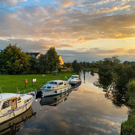 Leitrim Quay - Riverside 3 Holiday home County Leitrim